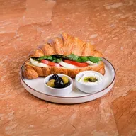 Caprese Kruvasan