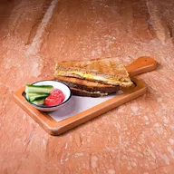 Ekşi Mayalı 3 Peynirli Tost
